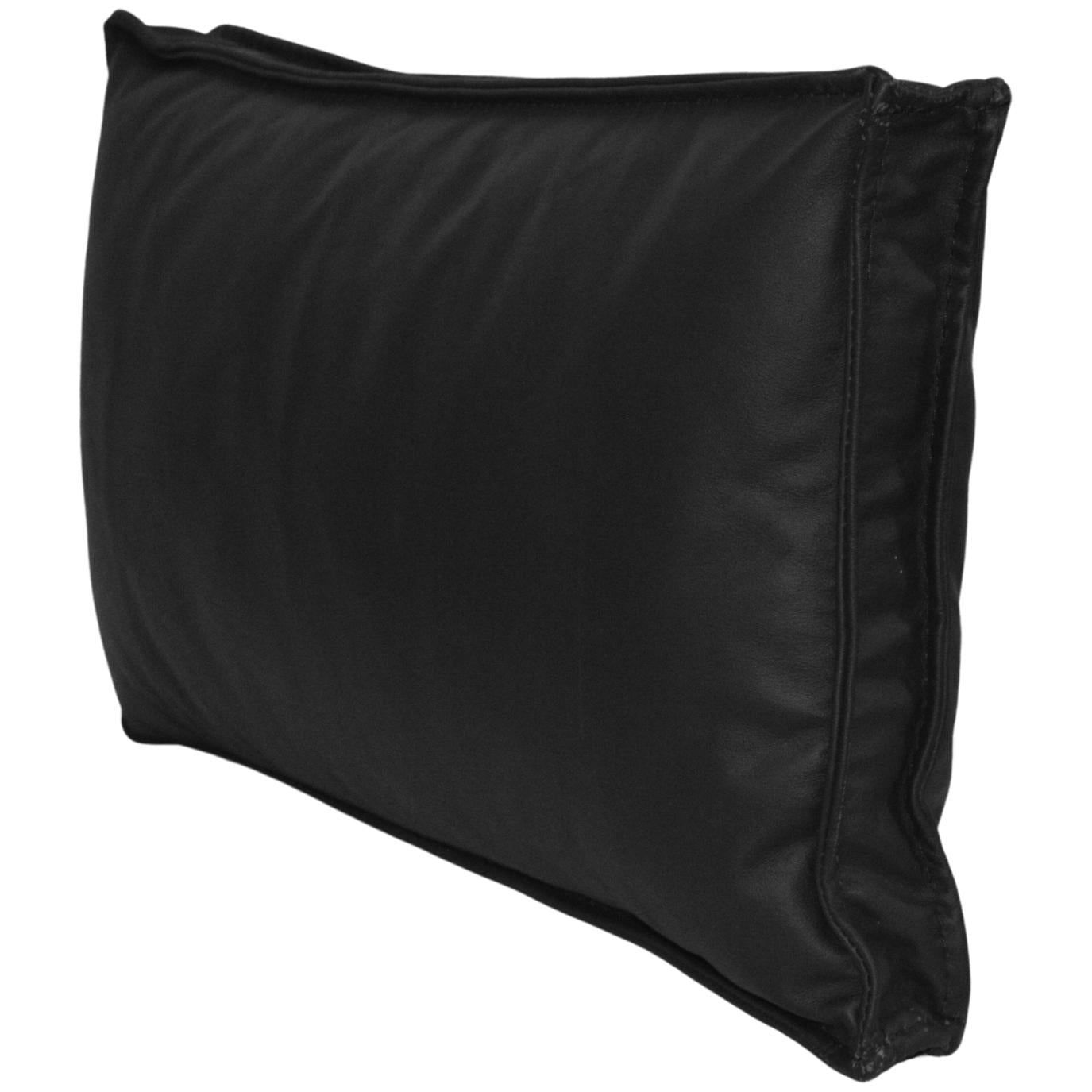 Ucú Leather Cushion