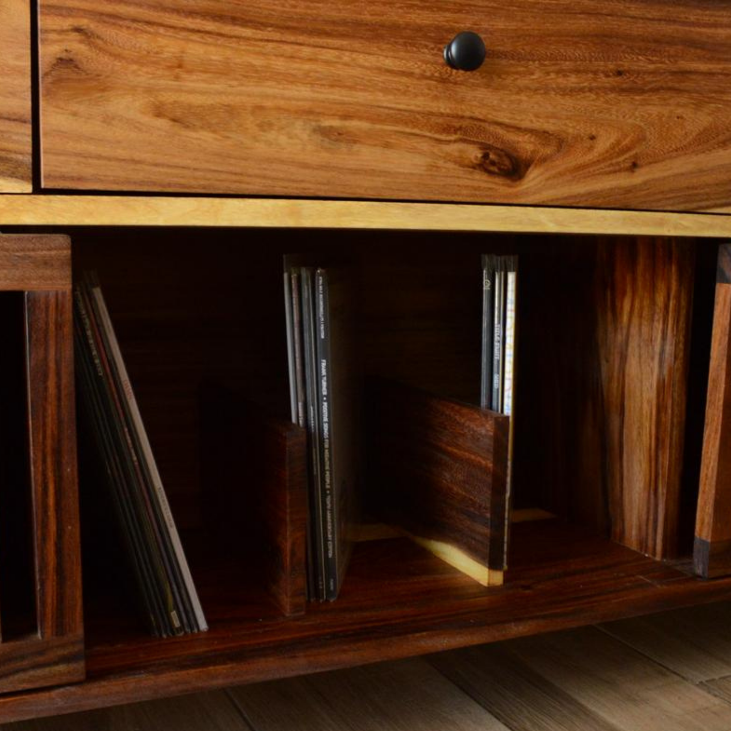 Credenza 'Vinilo' | Madera Parota