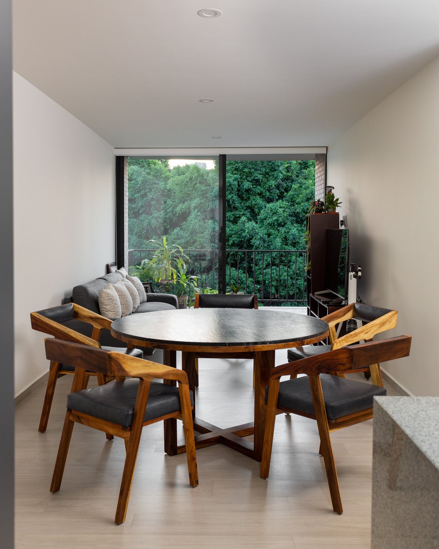 Comedor 'Midar' | Madera Parota y Granito